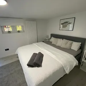 2 Mit Gemutlichen Kingsizebett Und 58'tv , Hannover Deutschland